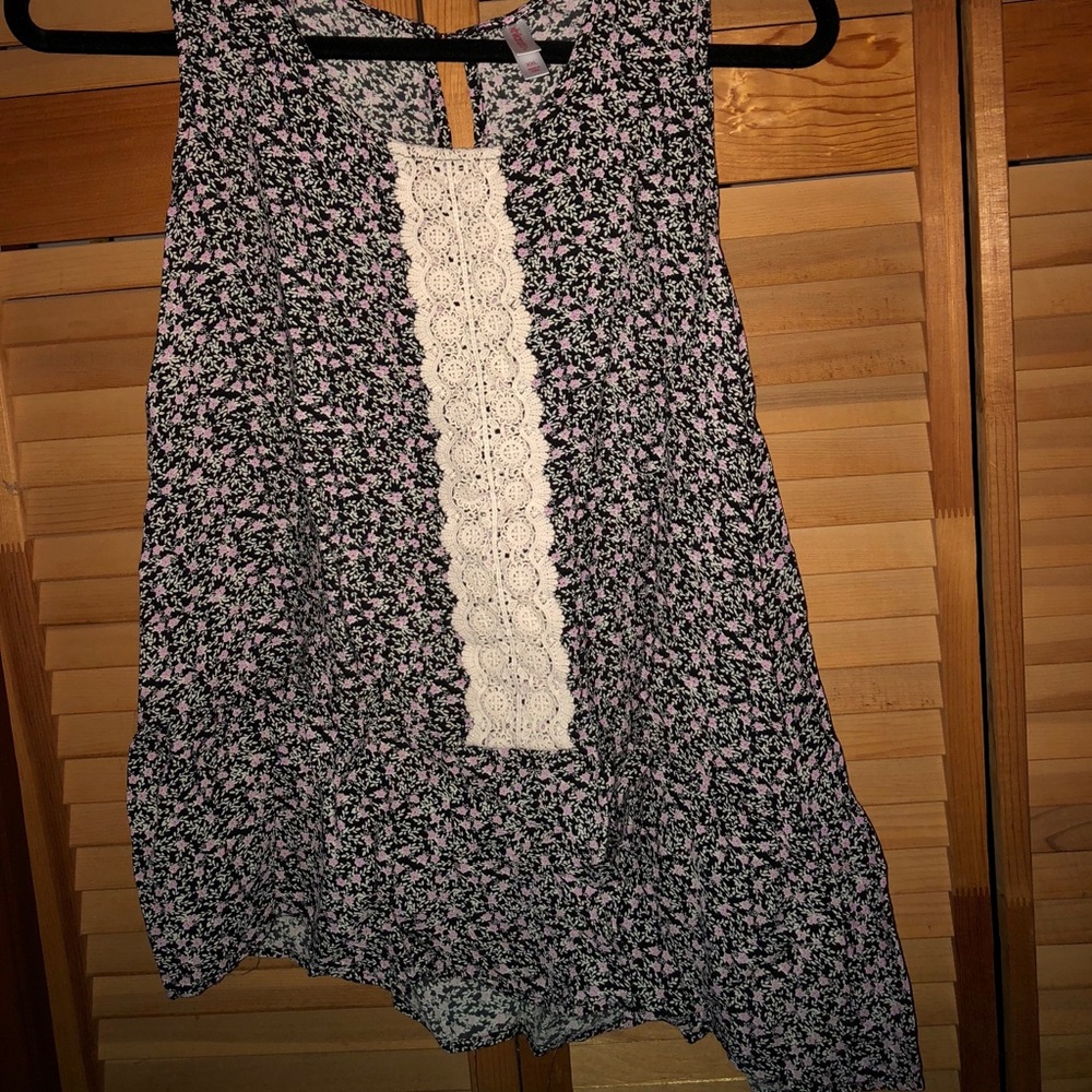 Xhilaration floral tank!